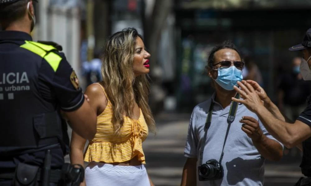 Κορονοϊός: Να μείνουν σπίτι καλούν οι αρχές τους κατοίκους στην Καταλονία